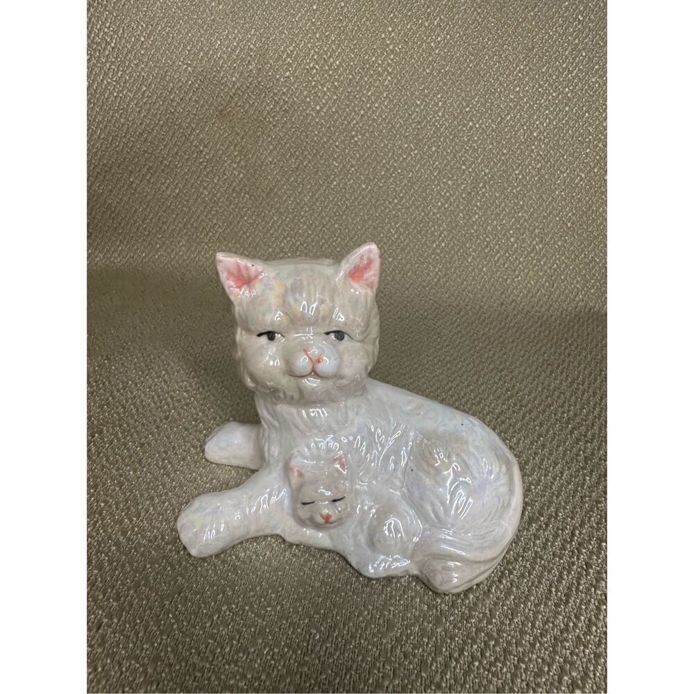Vtg MCM Pearlescent Mom Cat and Baby Kitten Figurine Decor 4.5” Retro Cat Mom